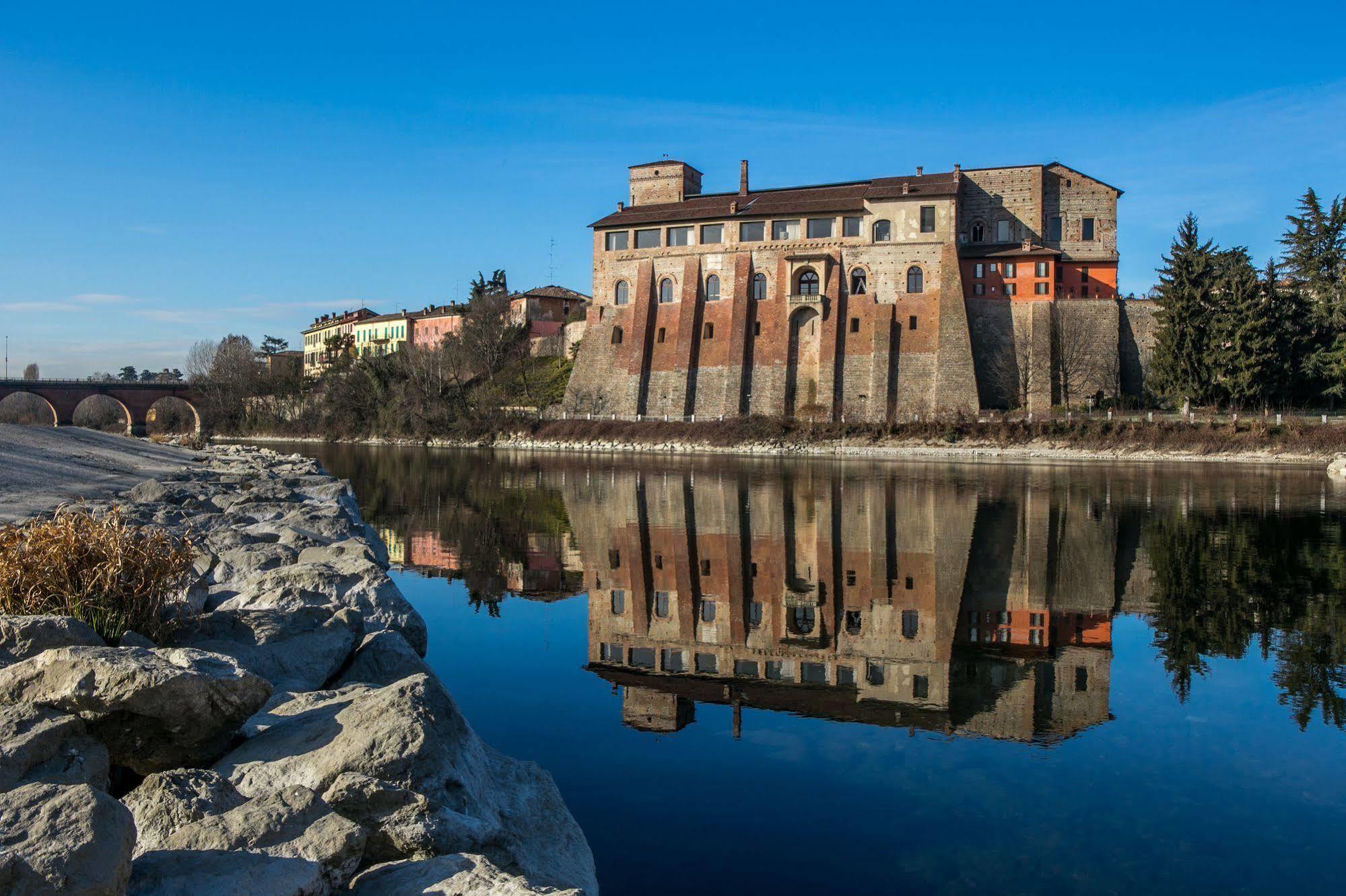 Готель Castello Visconteo Кассано-д'Адда Екстер'єр фото